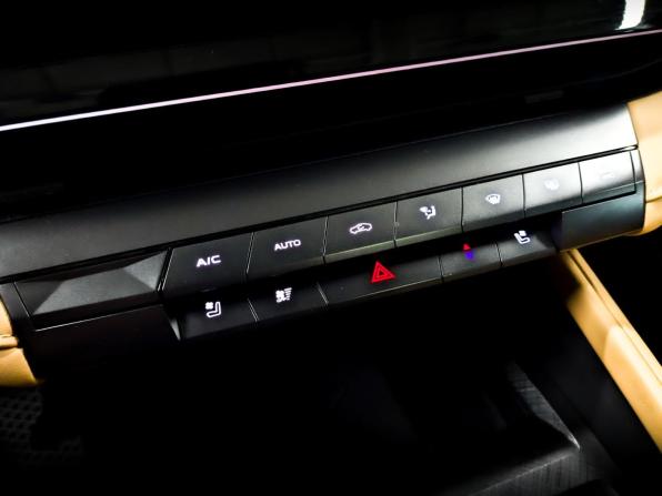 Changan UNI-V I с пробегом 2022 года, цена 1 650 000 рублей, 138080 км, лифтбек, Автокод Объявления