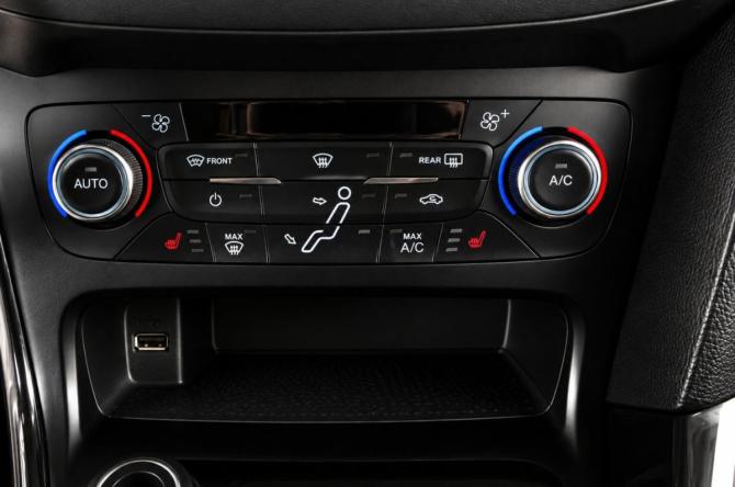 Ford Focus III Рестайлинг с пробегом 2018 года, цена 1 049 000 рублей, 147000 км, седан, Автокод Объявления