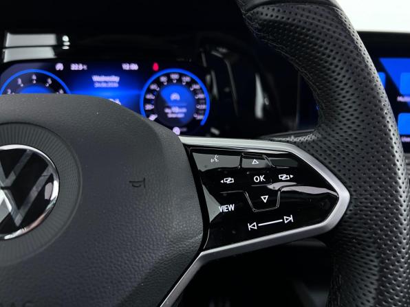 Volkswagen Golf VIII с пробегом 2021 года, цена 2 850 000 рублей, 41250 км, хэтчбек, Автокод Объявления