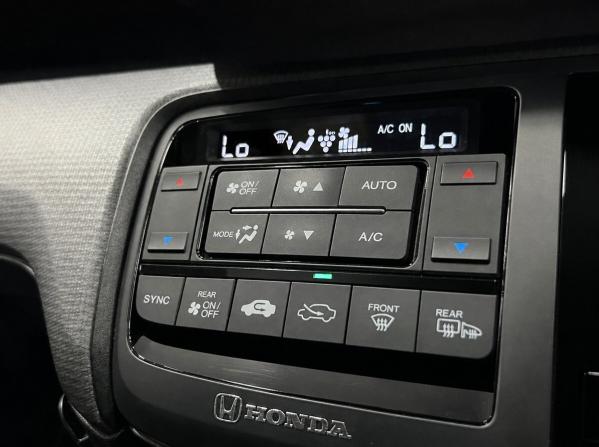 Honda Stepwgn V Рестайлинг с пробегом 2019 года, цена 2 560 000 рублей, 22200 км, минивэн, Автокод Объявления