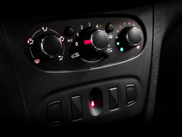 Renault Logan II с пробегом 2017 года, цена 980 000 рублей, 52500 км, седан, Автокод Объявления