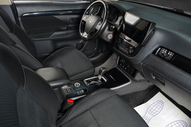 Mitsubishi Outlander III Рестайлинг 3 с пробегом 2018 года, цена 1 799 000 рублей, 224000 км, внедорожник, Автокод Объявления