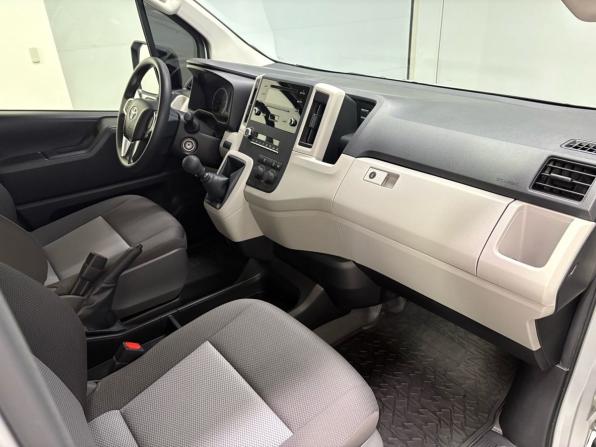 Toyota HiAce H300 с пробегом 2021 года, цена 5 950 000 рублей, 4769 км, минивэн, Автокод Объявления