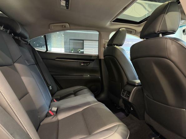Lexus ES VI Рестайлинг с пробегом 2016 года, цена 1 993 000 рублей, 268172 км, седан, Автокод Объявления