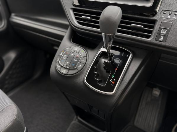 Toyota Noah III (R80) Рестайлинг с пробегом 2021 года, цена 2 699 500 рублей, 77370 км, минивэн, Автокод Объявления