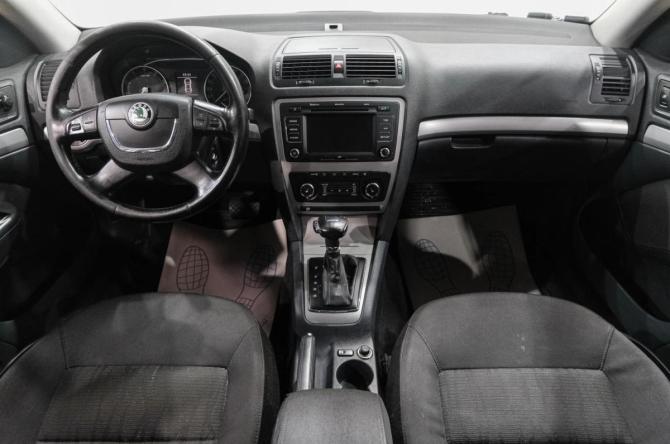 Skoda Octavia II (A5) Рестайлинг с пробегом 2013 года, цена 949 000 рублей, 255000 км, лифтбек, Автокод Объявления