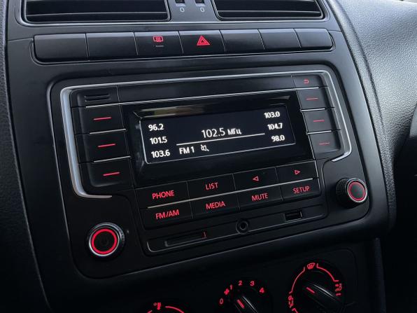Volkswagen Polo V Рестайлинг с пробегом 2019 года, цена 952 000 рублей, 243000 км, седан, Автокод Объявления