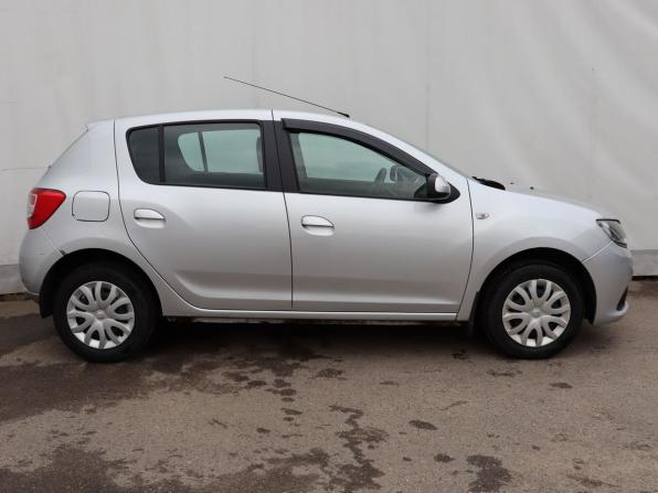 Renault Sandero II с пробегом 2018 года, цена 850 000 рублей, 88727 км, хэтчбек, Автокод Объявления