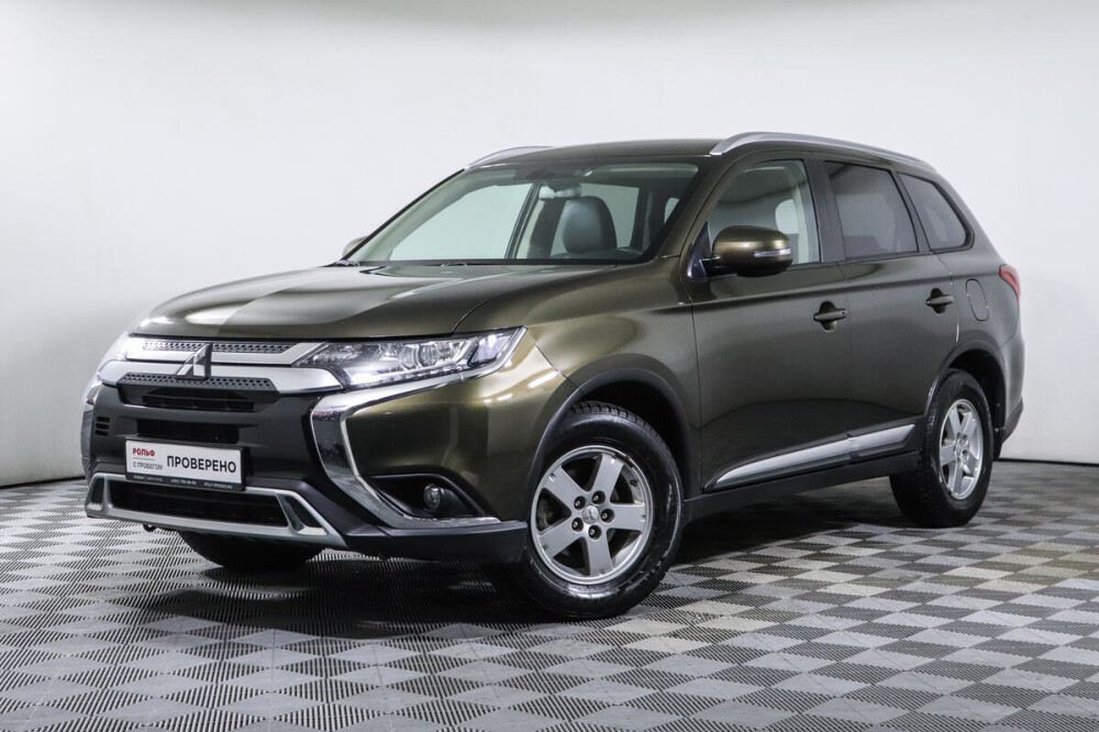 Автомобили митсубиси отзывы. Mitsubishi Outlander 2020. Митсубиси Аутлендер 2020 года с пробегом. Мицубиси Аутлендер зеленый. Машину Митсубиси Аутлендер с пробегом.