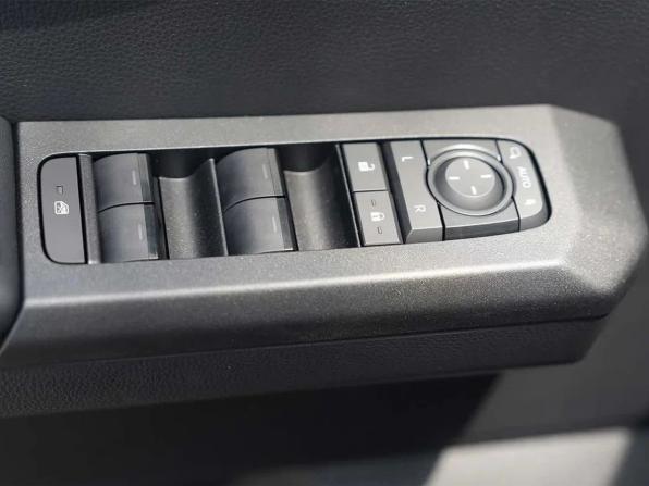 Новый Toyota Hilux IX 2026 года, цена 9 490 000 рублей, offers.body_type.unknown, Автокод Объявления