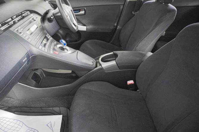 Toyota Prius III Рестайлинг (XW30) с пробегом 2012 года, цена 1 049 000 рублей, 187000 км, лифтбек, Автокод Объявления