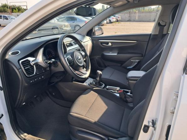 Kia Rio IV Рестайлинг с пробегом 2021 года, цена 1 610 000 рублей, 75870 км, хэтчбек, Автокод Объявления