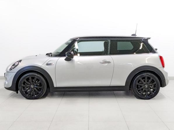 Mini Hatch III (F55/F56) Рестайлинг с пробегом 2021 года, цена 2 950 000 рублей, 65664 км, хэтчбек, Автокод Объявления
