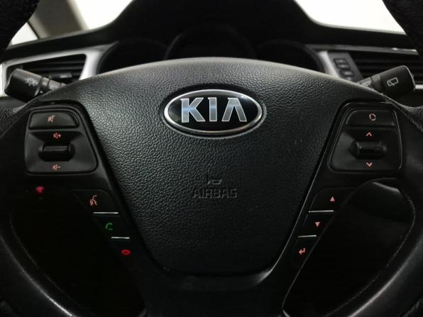 Kia Ceed II Рестайлинг с пробегом 2015 года, цена 945 000 рублей, 240460 км, хэтчбек, Автокод Объявления