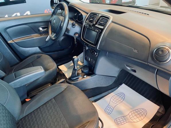 Renault Sandero II с пробегом 2015 года, цена 990 000 рублей, 78000 км, хэтчбек, Автокод Объявления