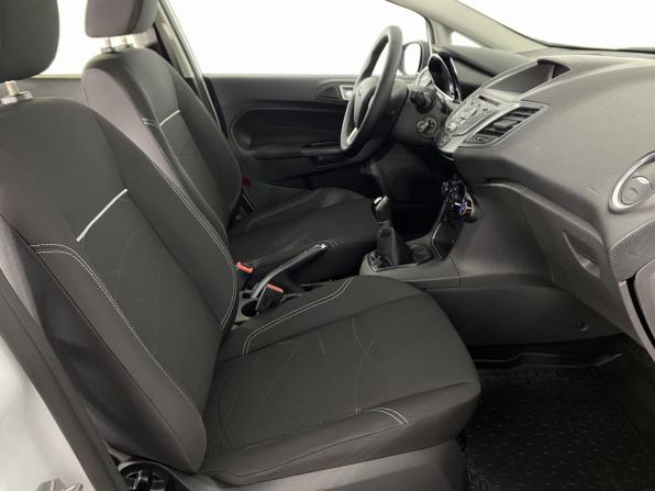 Ford Fiesta Mk6 Рестайлинг с пробегом 2016 года, цена 850 000 рублей, 93061 км, седан, Автокод Объявления