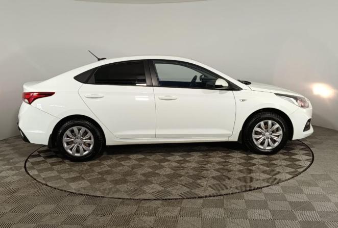 Hyundai Solaris II с пробегом 2018 года, цена 1 115 000 рублей, 135535 км, седан, Автокод Объявления