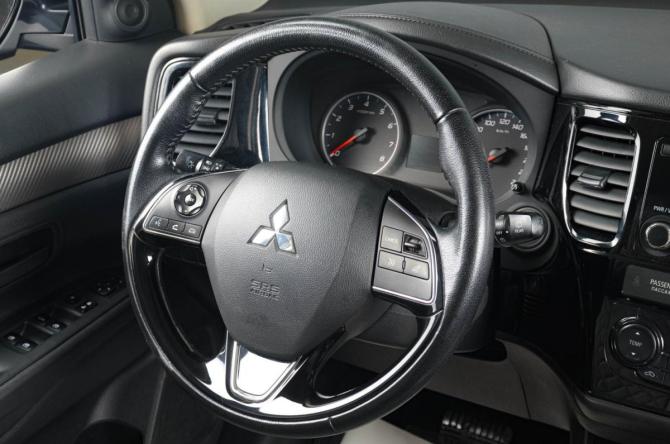 Mitsubishi Outlander III Рестайлинг 2 с пробегом 2017 года, цена 1 949 000 рублей, 13323 км, внедорожник, Автокод Объявления