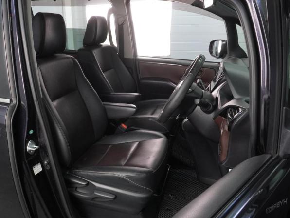 Toyota Esquire I с пробегом 2016 года, цена 2 335 000 рублей, 130174 км, минивэн, Автокод Объявления