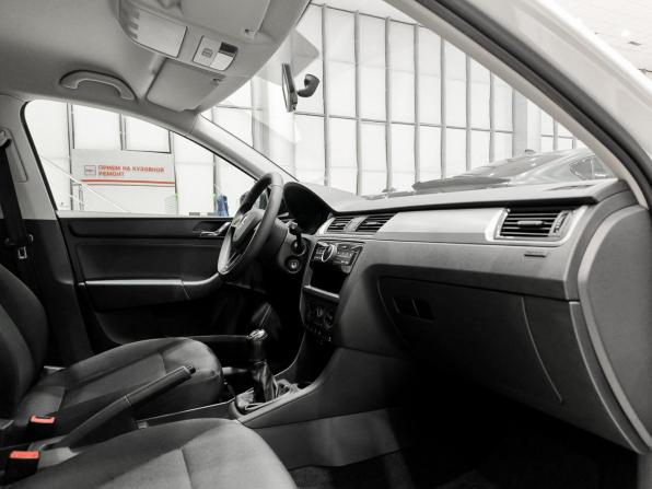Skoda Rapid I с пробегом 2016 года, цена 1 080 000 рублей, 88160 км, лифтбек, Автокод Объявления