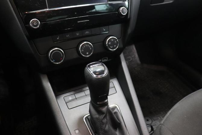 Skoda Octavia III (A7) Рестайлинг с пробегом 2018 года, цена 1 754 000 рублей, 45850 км, лифтбек, Автокод Объявления