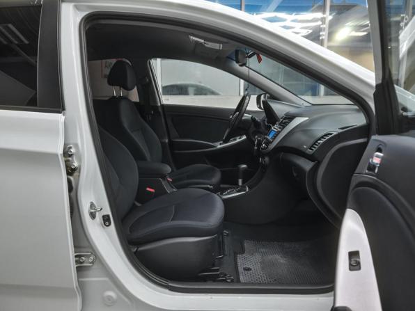 Hyundai Solaris I с пробегом 2013 года, цена 899 000 рублей, 180000 км, хэтчбек, Автокод Объявления