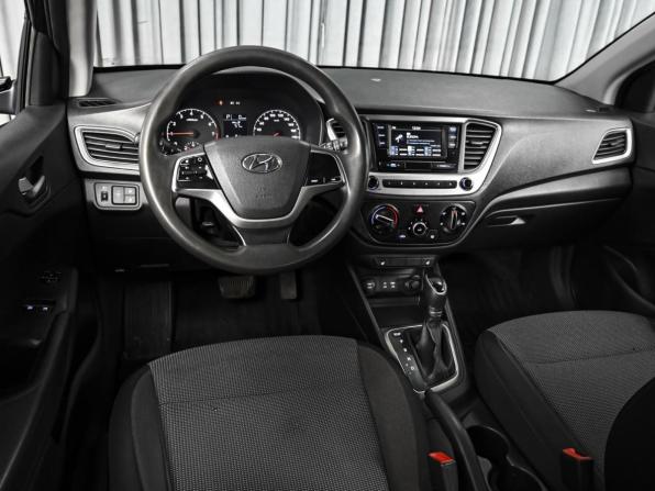 Hyundai Solaris II с пробегом 2018 года, цена 829 000 рублей, 225050 км, седан, Автокод Объявления