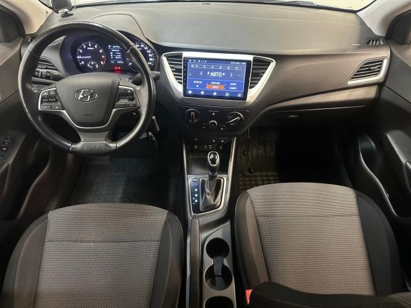 Hyundai Solaris II с пробегом 2018 года, цена 1 380 000 рублей, 72972 км, седан, Автокод Объявления