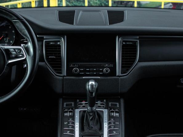 Porsche Macan I с пробегом 2018 года, цена 3 499 999 рублей, 77300 км, внедорожник, Автокод Объявления