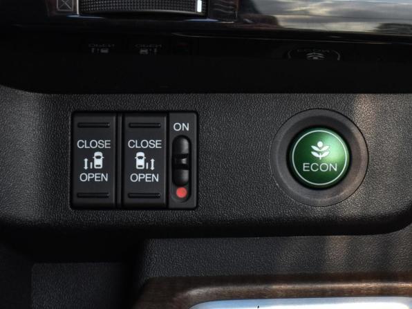 Honda Stepwgn V с пробегом 2015 года, цена 1 480 000 рублей, 266158 км, минивэн, Автокод Объявления