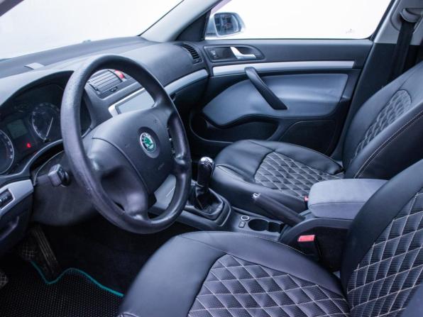 Skoda Octavia II (A5) с пробегом 2008 года, цена 448 000 рублей, 311226 км, лифтбек, Автокод Объявления