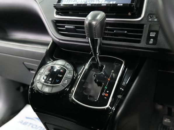 Toyota Noah III (R80) Рестайлинг с пробегом 2018 года, цена 2 340 000 рублей, 78502 км, минивэн, Автокод Объявления