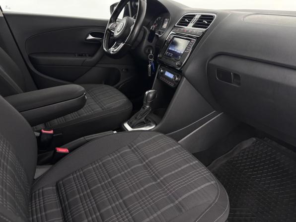 Volkswagen Polo V Рестайлинг с пробегом 2016 года, цена 1 265 000 рублей, 126868 км, седан, Автокод Объявления