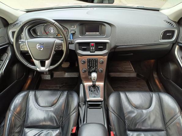 Volvo V40 Cross Country I с пробегом 2013 года, цена 949 000 рублей, 241480 км, хэтчбек, Автокод Объявления