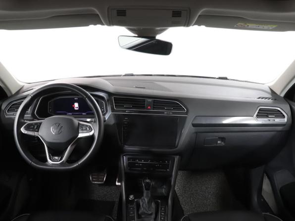 Volkswagen Tiguan II Рестайлинг с пробегом 2021 года, цена 3 679 900 рублей, 70854 км, внедорожник, Автокод Объявления