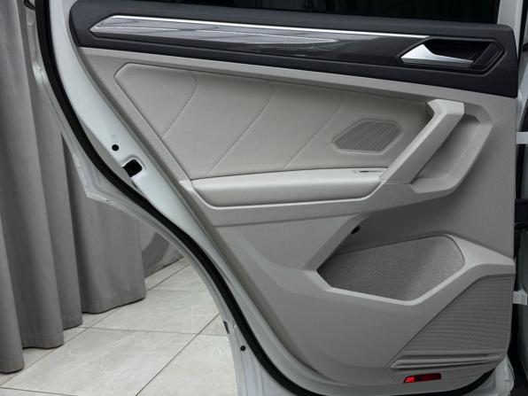 Volkswagen Tiguan II с пробегом 2019 года, цена 4 099 000 рублей, 75563 км, внедорожник, Автокод Объявления
