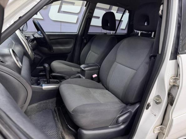 Toyota RAV4 II (XA20) Рестайлинг с пробегом 2004 года, цена 919 000 рублей, 209000 км, внедорожник, Автокод Объявления