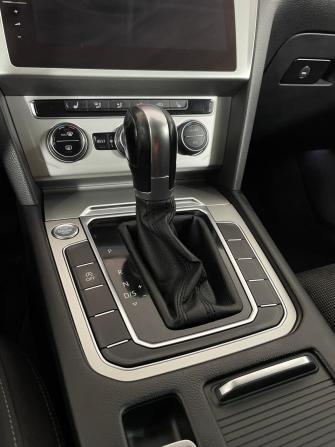 Volkswagen Passat B8 с пробегом 2018 года, цена 1 835 000 рублей, 223152 км, универсал, Автокод Объявления