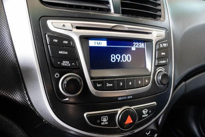 Hyundai Solaris I Рестайлинг с пробегом 2015 года, цена 999 000 рублей, 205368 км, хэтчбек, Автокод Объявления