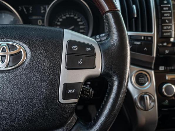 Toyota Land Cruiser 200 Series Рестайлинг 1 с пробегом 2014 года, цена 3 970 000 рублей, 330983 км, внедорожник, Автокод Объявления
