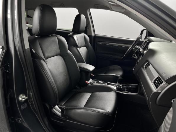 Mitsubishi Outlander III Рестайлинг 3 с пробегом 2019 года, цена 2 425 200 рублей, 111030 км, внедорожник, Автокод Объявления