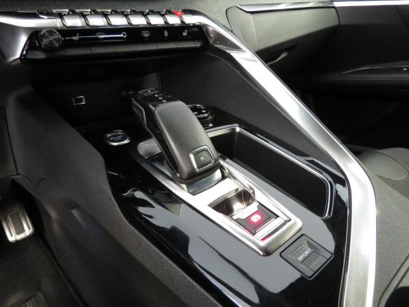 Peugeot 3008 II с пробегом 2018 года, цена 1 745 000 рублей, 125034 км, внедорожник, Автокод Объявления