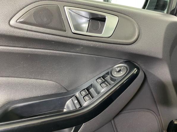Ford Fiesta Mk6 Рестайлинг с пробегом 2016 года, цена 829 000 рублей, 134784 км, хэтчбек, Автокод Объявления