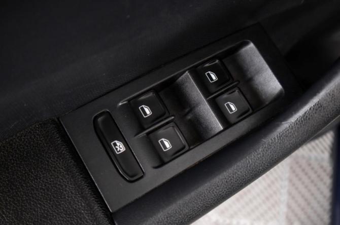 Skoda Rapid I с пробегом 2014 года, цена 919 000 рублей, 177000 км, лифтбек, Автокод Объявления