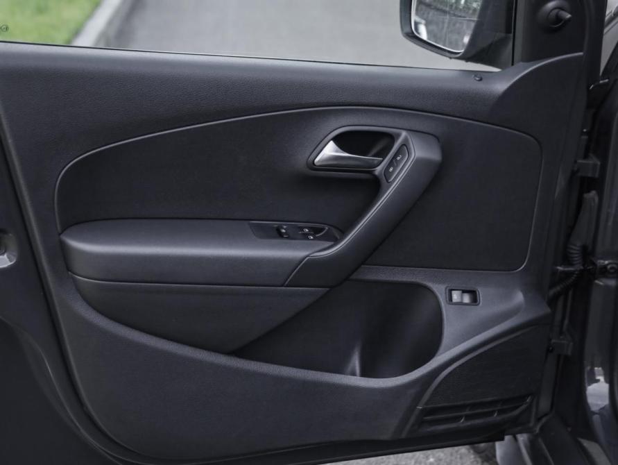 Volkswagen Polo V Рестайлинг Санкт-Петербург  - изображение 17