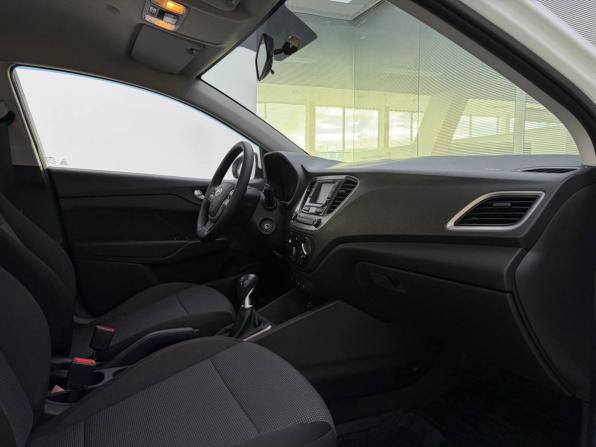 Hyundai Solaris II с пробегом 2018 года, цена 1 055 000 рублей, 104500 км, седан, Автокод Объявления
