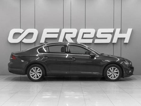 Volkswagen Passat B8 Рестайлинг с пробегом 2019 года, цена 2 369 000 рублей, 151942 км, седан, Автокод Объявления