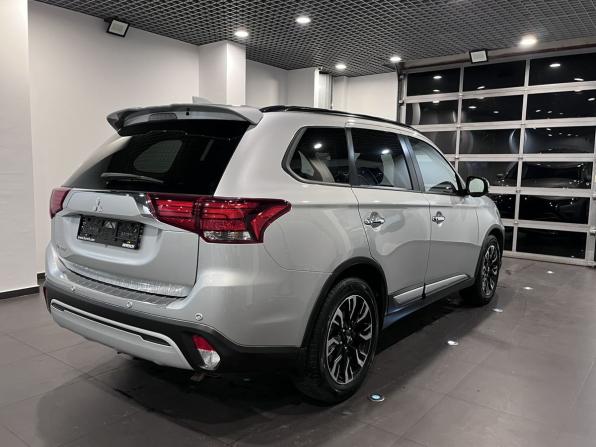 Mitsubishi Outlander III Рестайлинг 3 с пробегом 2021 года, цена 3 240 000 рублей, 61809 км, внедорожник, Автокод Объявления
