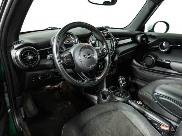 Mini Hatch III (F55/F56) Рестайлинг с пробегом 2021 года, цена 2 289 000 рублей, 70244 км, хэтчбек, Автокод Объявления