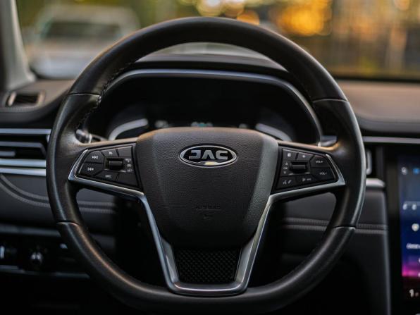 JAC J7 I с пробегом 2023 года, цена 1 390 500 рублей, 24702 км, хэтчбек, Автокод Объявления